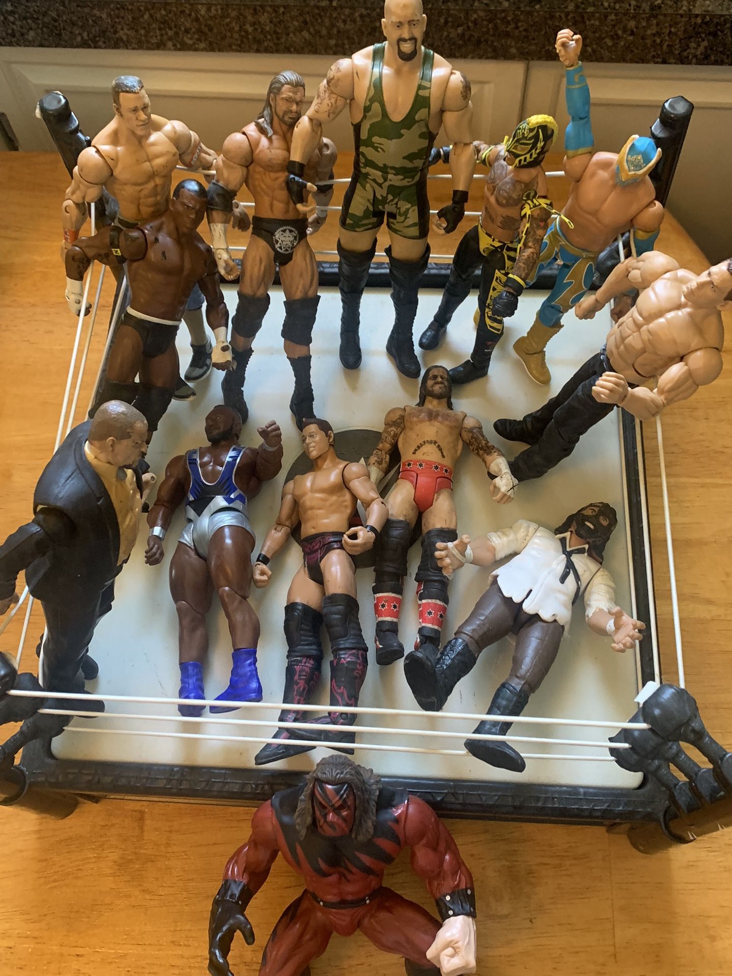 Wrestle Mania Ring With 12 Wrestlers