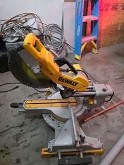 DeWALT 15 Amp Corded 12 in. Double Bevel Sliding Compound Miter Saw with XPS technology, Blade Wrench and Material Clamp