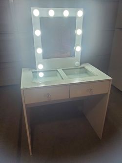 Vanity(used)(firm On Price)(tear and wear check the pictures)
