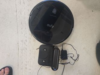 Guy robo vacuum