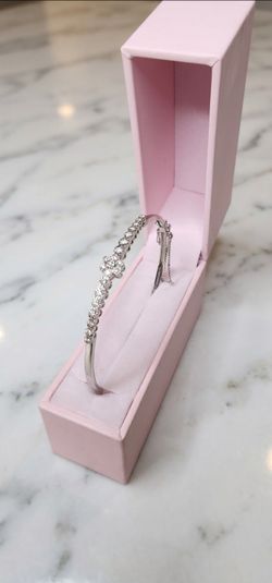 18k gold 12.5 gram bracelet with 1.5ct natural diamonds.