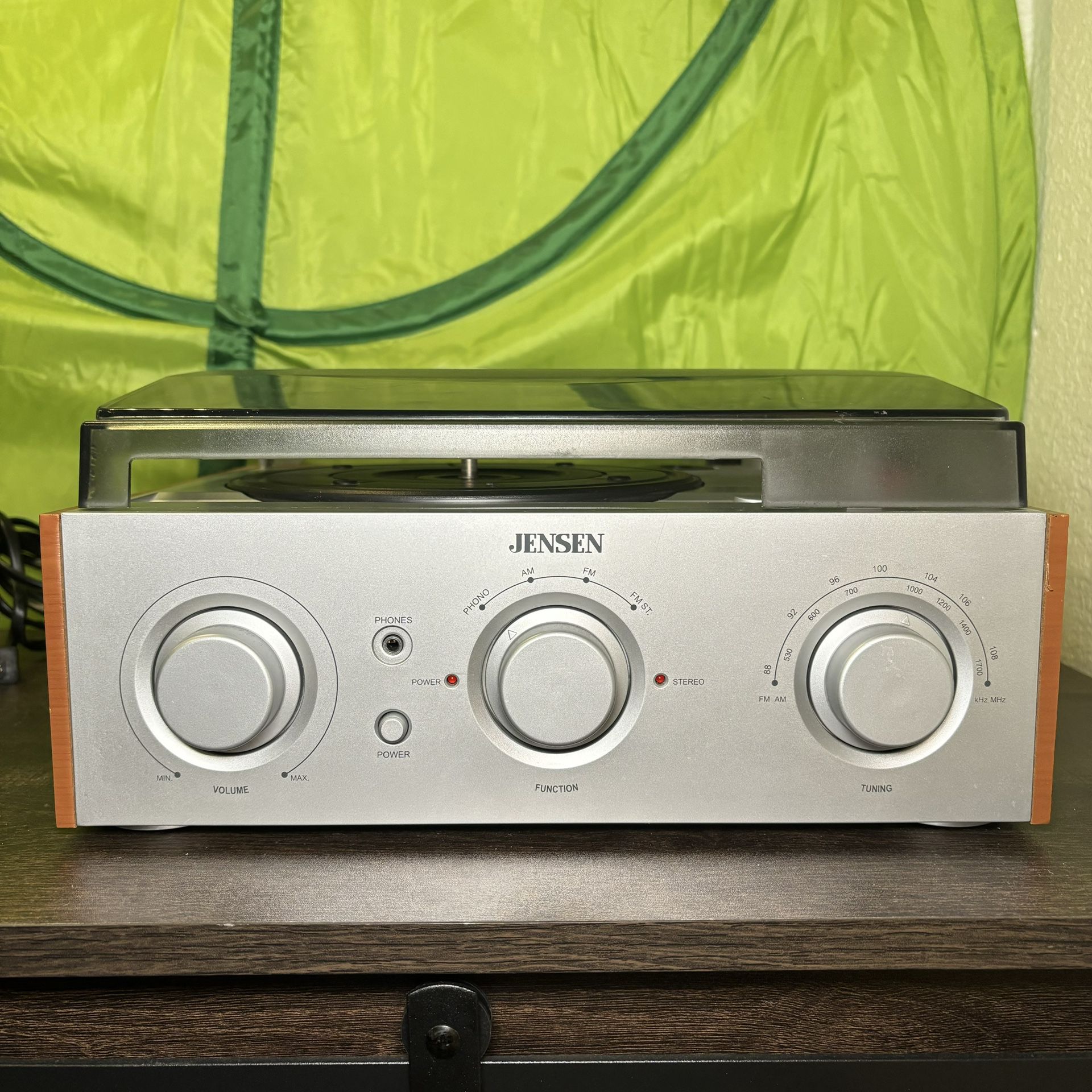 Jensen 3-Speed Stereo Turntable With AM/FM