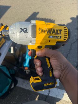 DeWALT DCF899B 20V 1/2-Inch MAX Brushless Torque Impact Wrench - Bare Tool