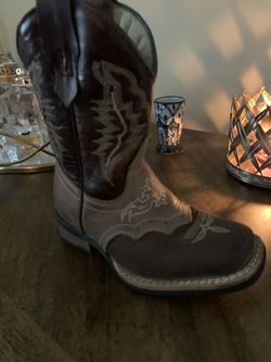 Boys boots Size 5 kids