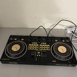 PIONEER DDJ-REV1 NEW MODEL DJ CONTROLLER OPEN BOX 