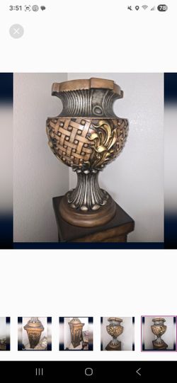 Vase And Stand Pillar 