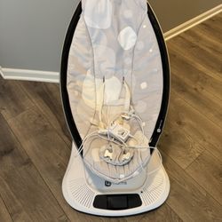 4 Mom Mammaroo Swing 