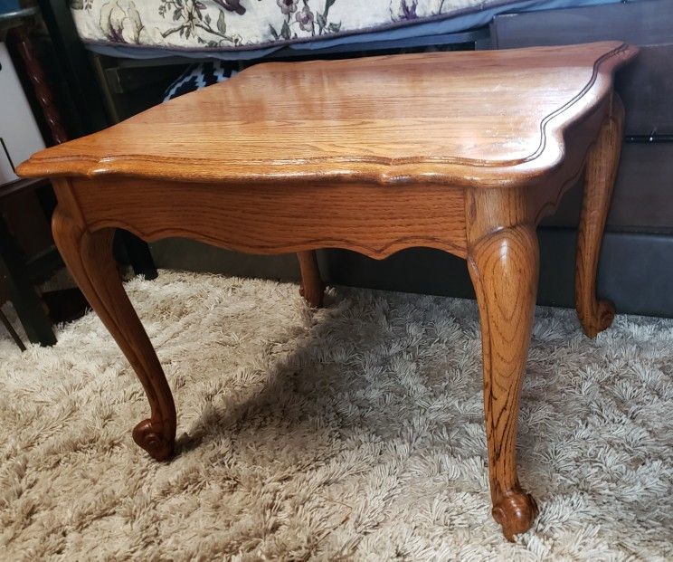 Nice End Table 29x25