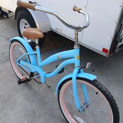CLEAN KIDS BEACH CRUISER BIKE $45