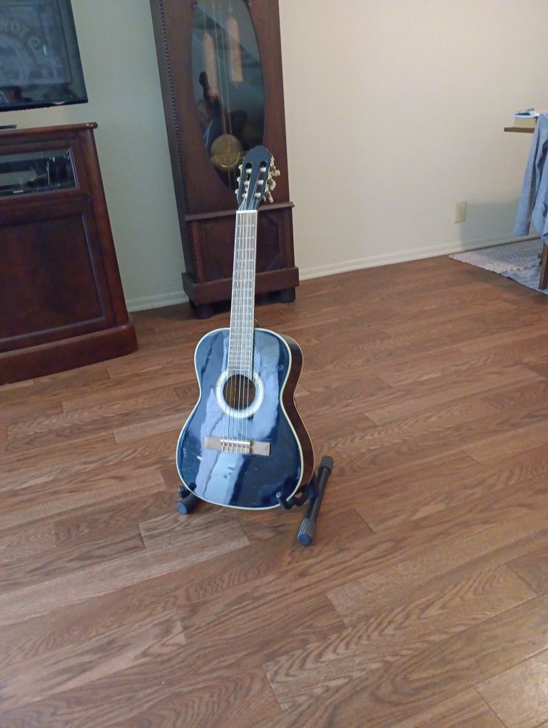 Suzuki 36 Inch Travel Size 6 String Classical Guitar