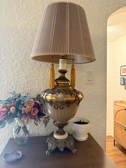 Vintage 1970s EF & EF Industries Table Lamp - Ornate Clawfoot