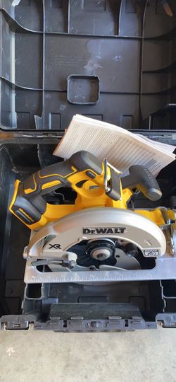 Dewalt Brushless XR DCS570 -71/4”(184mm)Cordless Circular Saw Tool Only Solo Herramienta.