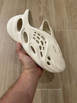 Yeezy Foam Runner Sand Size 9
