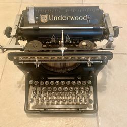 Underwood 11 Antique typewriter