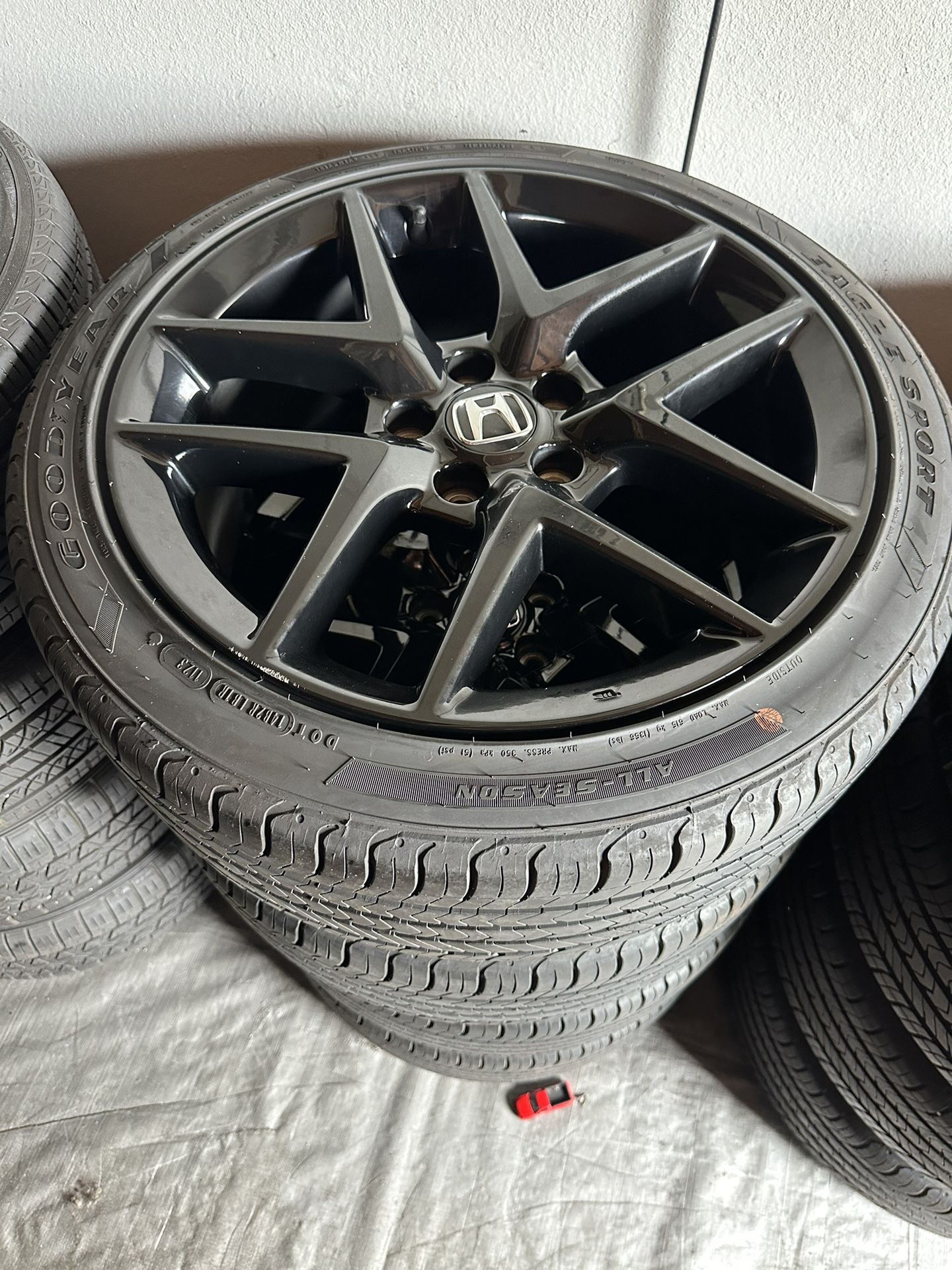 9/10 Honda Civic Rims Gloss Black Tires 98% Tread Rims Tires Honda EOM