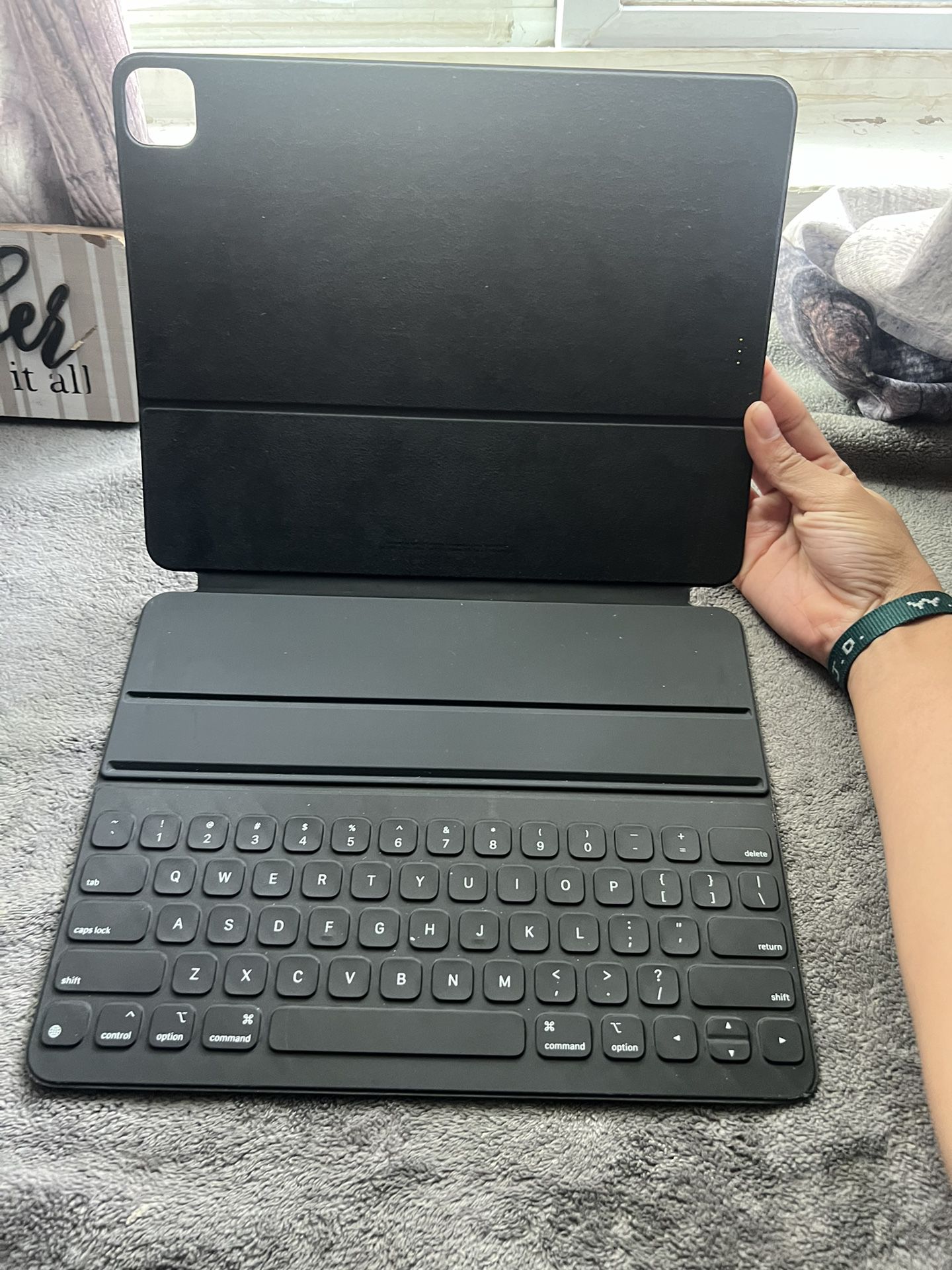 Apple Ipad Keyboard Case (10th Generation)