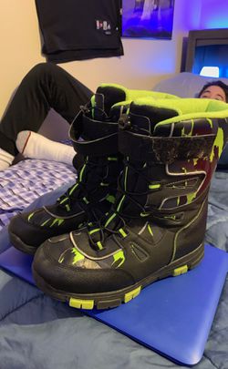 Size 7 snow boots