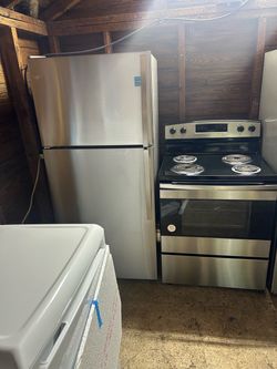Whirlpool 18.2-cu ft Standard-Depth 30-in Wide Top-Freezer Refrigerator ( Stainless Steel ) Amana - 30 in. Wide 4 elements 4.8 cu. ft. Used