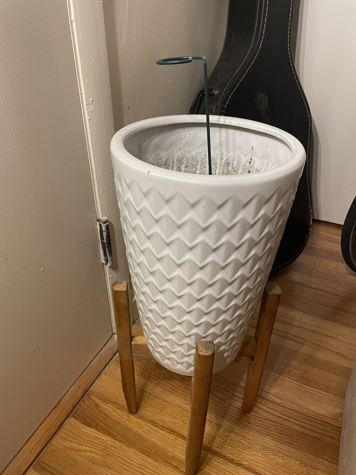 Large Plant Pot With Stand 