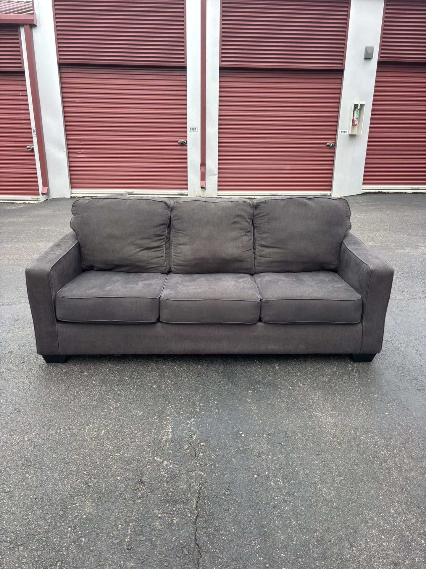 **FREE DELIVERY** Beautiful Modern Grey 3 Seater Couch