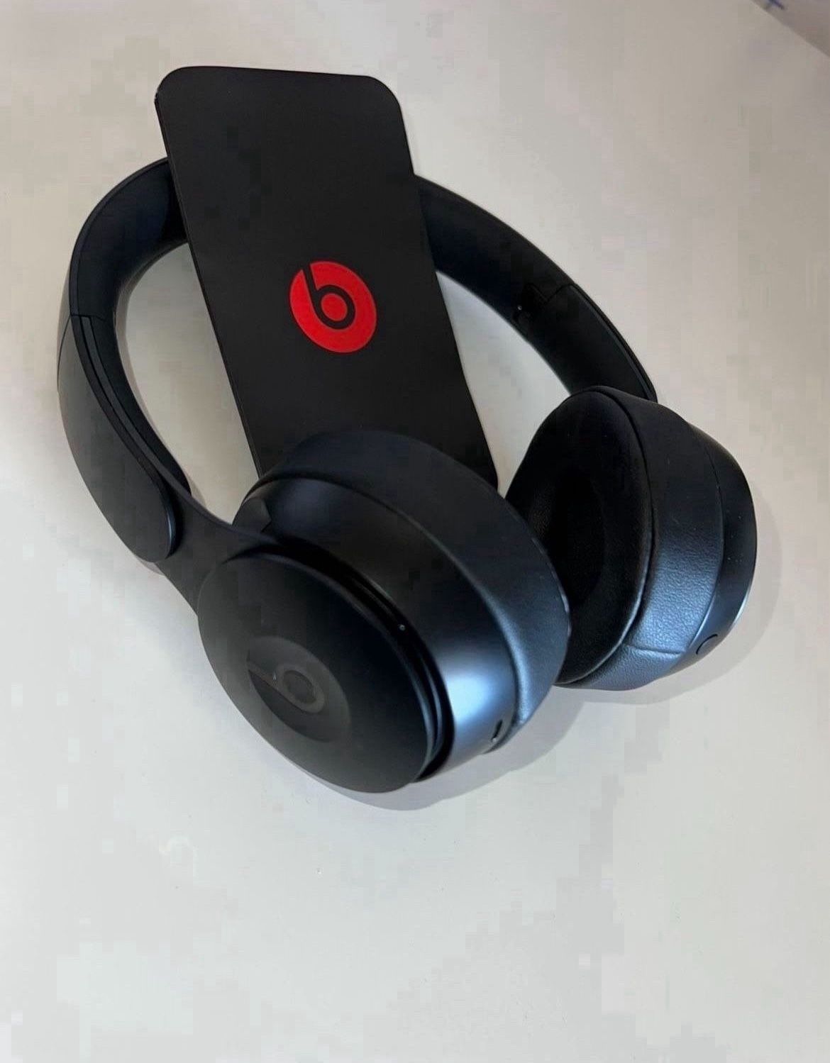 Beats Pro ( Lightning Cable Edition)