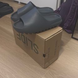 Yeezy Slide Grey Size 9