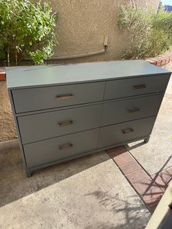6-Drawer Dresser with Gold Hardware