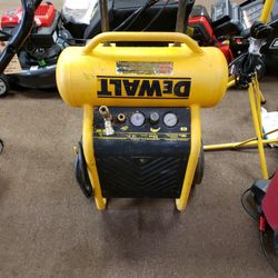 Dewalt D55146 4.5 Gallon 200psi Compressor 