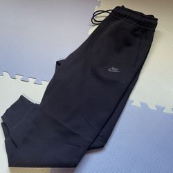 Nike Tech Fleece Pants – Black (Size Large) (Old Version)