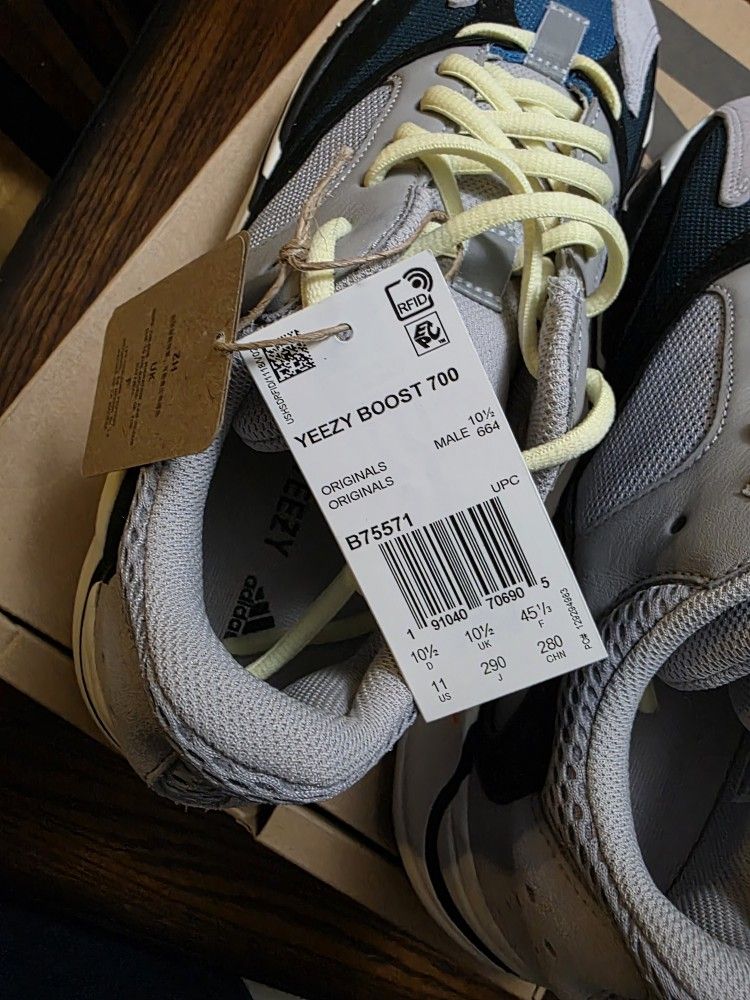 Yeezy 700 Wave Runner DS size 11