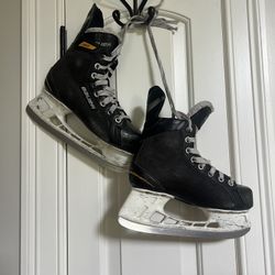 Bauer Size 5 140 Skates 