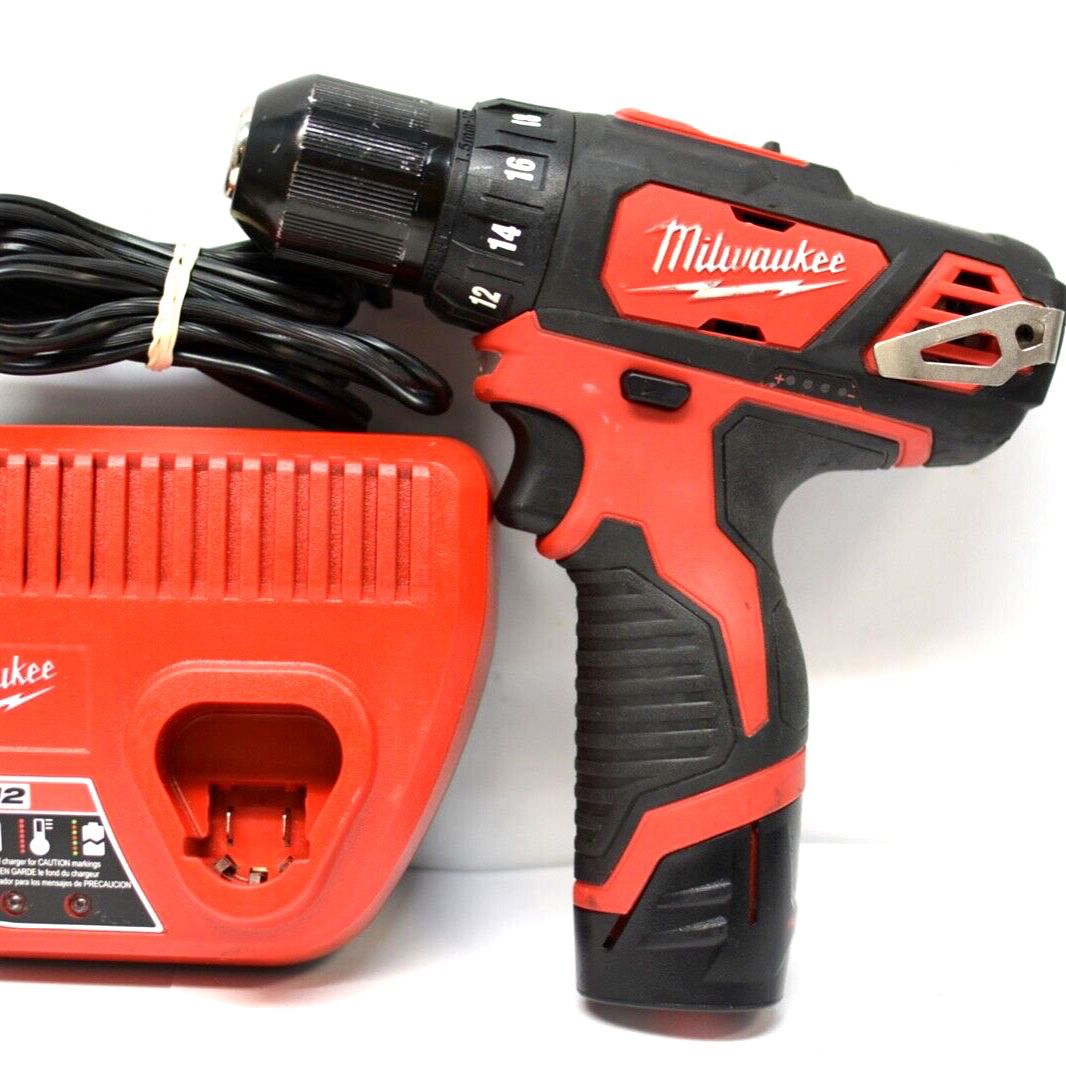 Milwaukee 2407-20 M12 3/8" Drill Driver 1.5Ah Battery & Charger