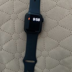 Apple Watch SE Apple Watch SE (2nd Gen) [GPS 40mm] Smartwatch with Midnight Aluminum Case with Midnight Sport Band - S/M