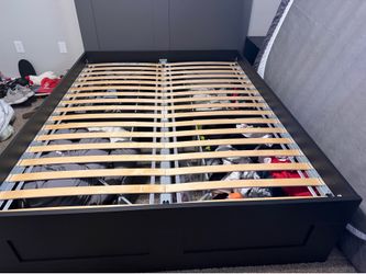Queen bed 4 drawer storage