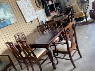 Dinnig table 6 chairs