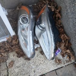 2014 Chrysler 200 Headlights