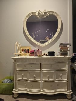 open lace back dress Qaba Kids Vanity Set With Self Opening Magic Mirror, Princess Makeup V main image 1