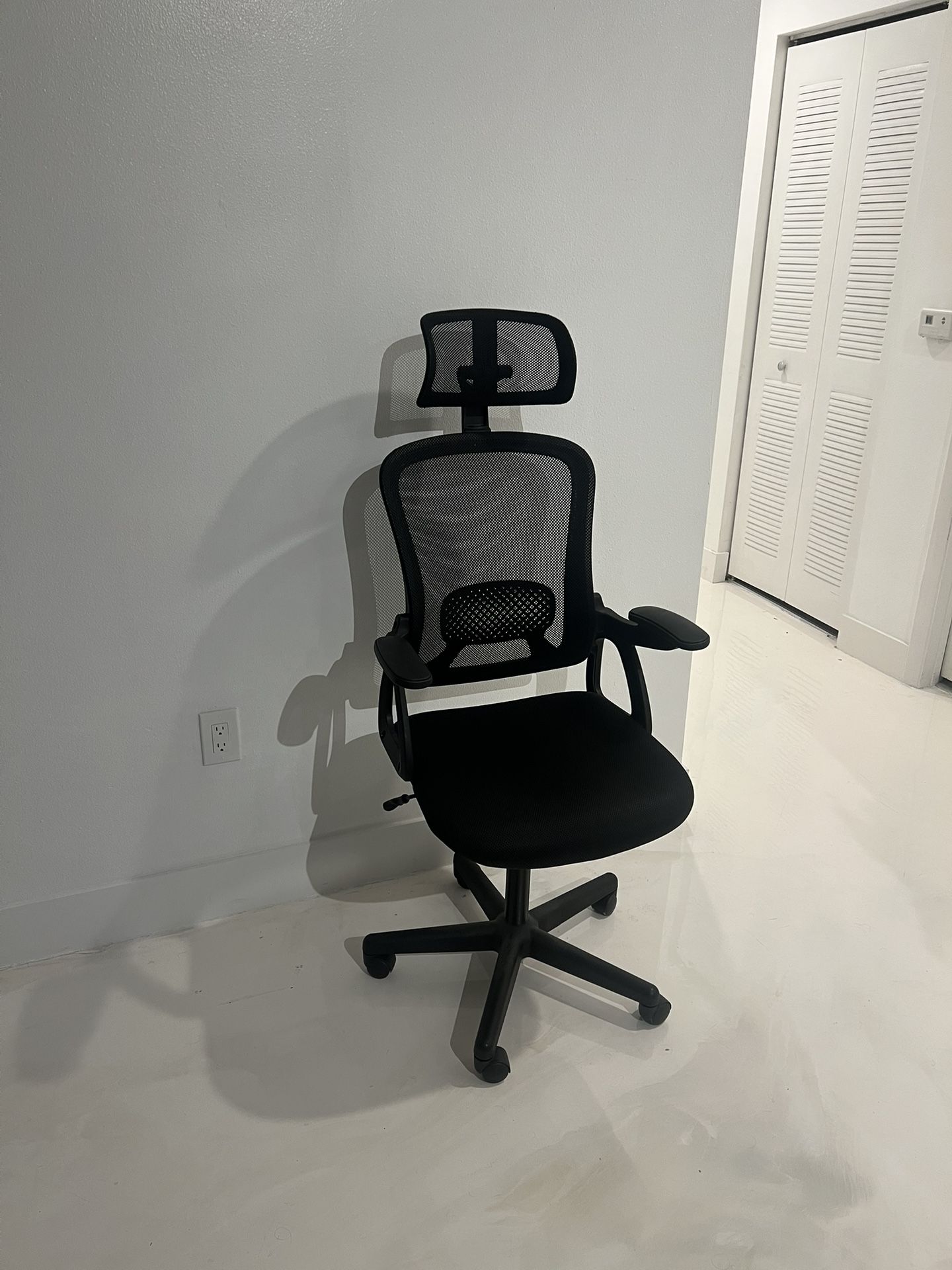 Mesh office chair