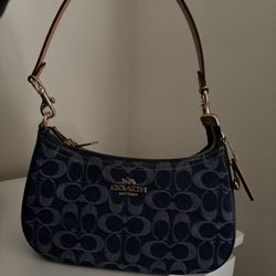 Coach Signature Shoulder Bag