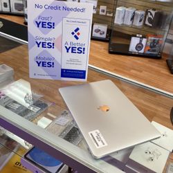 MacBook Pro 13inch 2017 i5 / 8gb Ram / 256gb SSD