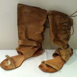 Open Toe Medium Tan Soft Leather Women’s Ladies Boots, 11” High with Straps and Flat Heels - Size 6.5, Made in Italy by Vero Cuoio in Good Condition