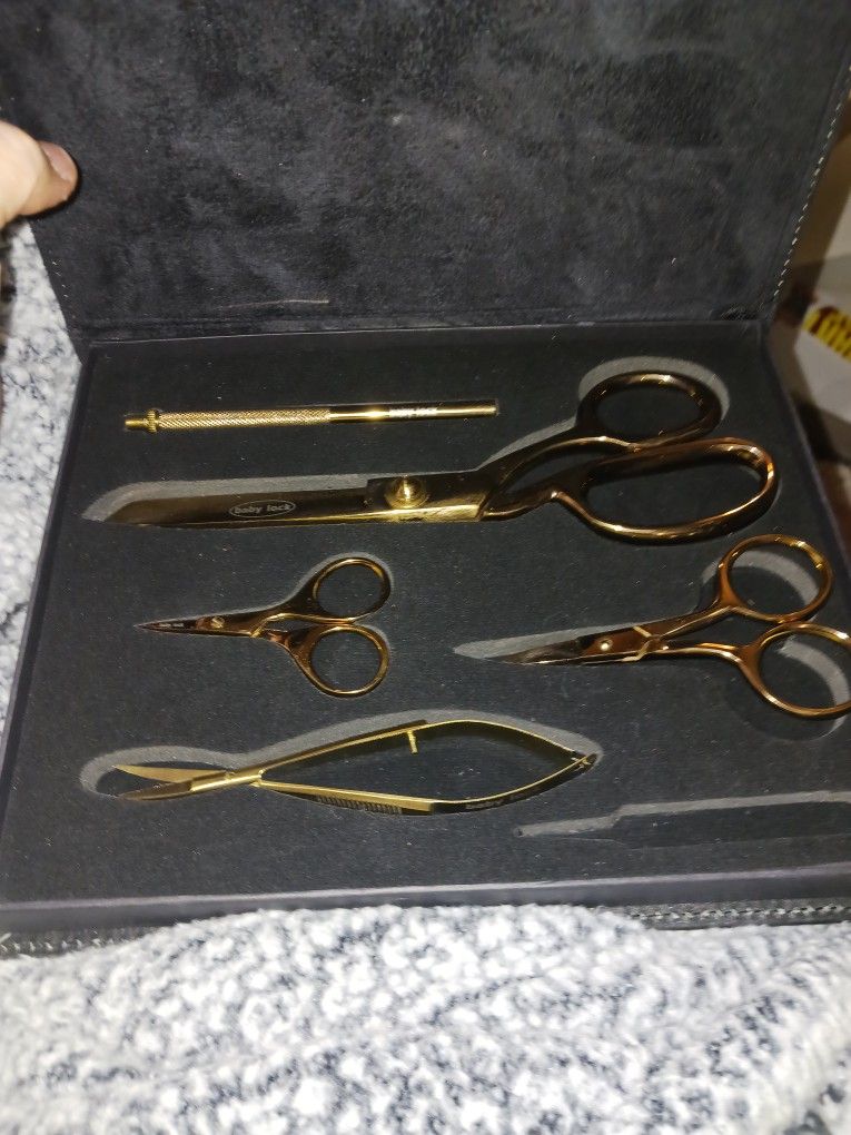 50TH ANNIVERSARY BABY LOCK PROFESIONAL SCISSORS..ONE OF A KIND