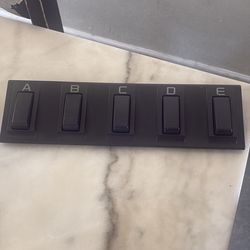Title: Korg EC-5 Foot Controller – 5 Switch Pedal for Korg Keyboards