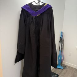 UW MSIM Graduation Gown 5’3” - 5’5”