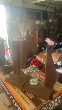 2 vintage racing trophy’s