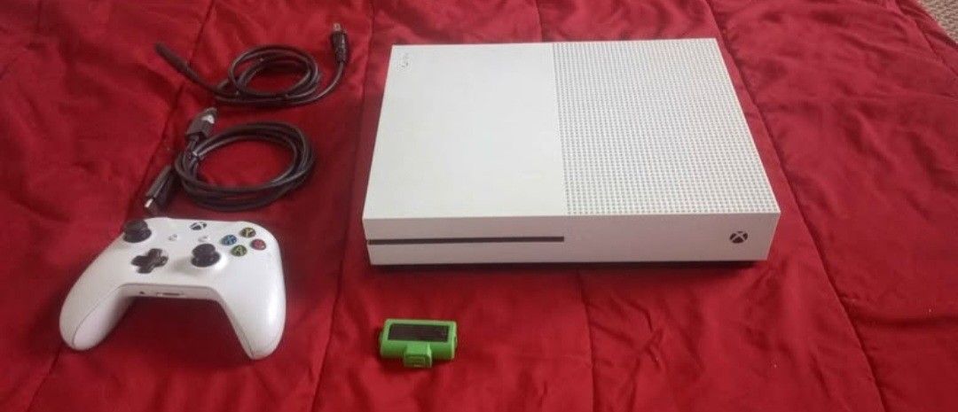 Xbox One S + Controller – Works Great, Not Pretty