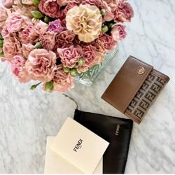 Fendi bifold Wallet unisex 