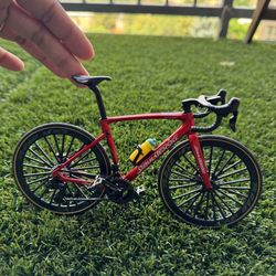 Miniature Bike | Road Bike | 1:10 Scale | Cycling Toy