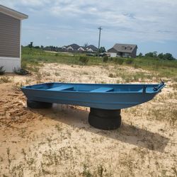 12 Foot Boat / Lancha De 12 Pies 