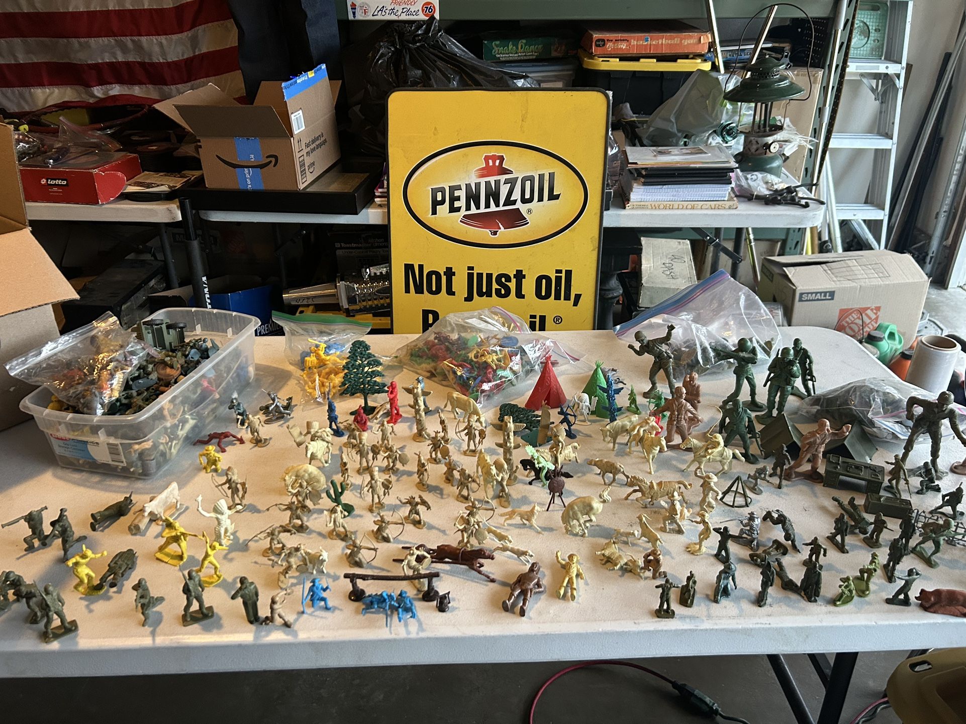 Huge Vintage Marx Cowboys And Indians And Soldiers Figures